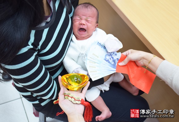 剃胎毛、滿月剃頭、嬰兒剃頭、嬰兒理髮、嬰兒剃髮、嬰兒剃胎毛、嬰兒滿月剃頭、寶寶剃頭、剃胎毛儀式、剃胎毛吉祥話、滿月剃頭儀式、滿月剃頭吉祥話、寶寶剃胎毛、寶寶滿月剃頭理髮、 新竹香山區剃胎毛、新竹香山區滿月剃頭、新竹香山區嬰兒剃頭剃胎毛、新竹香山區嬰兒理髮、新竹香山區嬰兒剃髮、 劉寶寶(新竹香山區嬰兒寶寶滿月剃頭理髮、免費嬰兒剃胎毛儀式吉祥話)。中國風會場，爸媽寶貝免費穿「日中韓」古裝禮服。專業拍照、DVD光碟、證書。★購買「臍帶章、肚臍章、胎毛筆刷印章」贈送：剃頭、收涎、抓周，三選一。2015.12.19 照片14